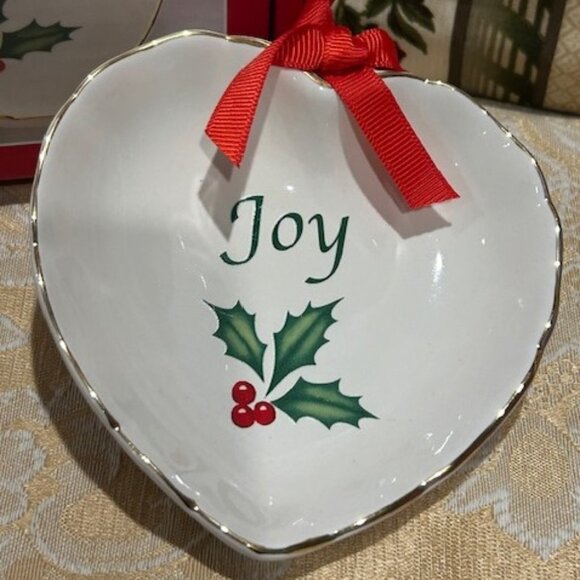 HOLIDAY🎄🎄LENOX “Joy” Sentiment Holiday Heart DISH - Picture 2 of 6